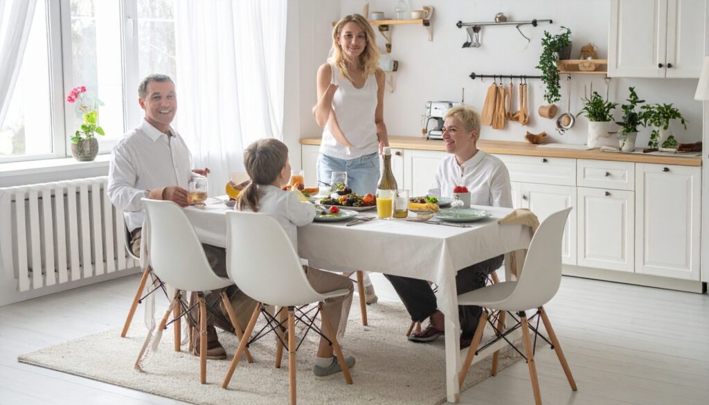 familj runt matbordet